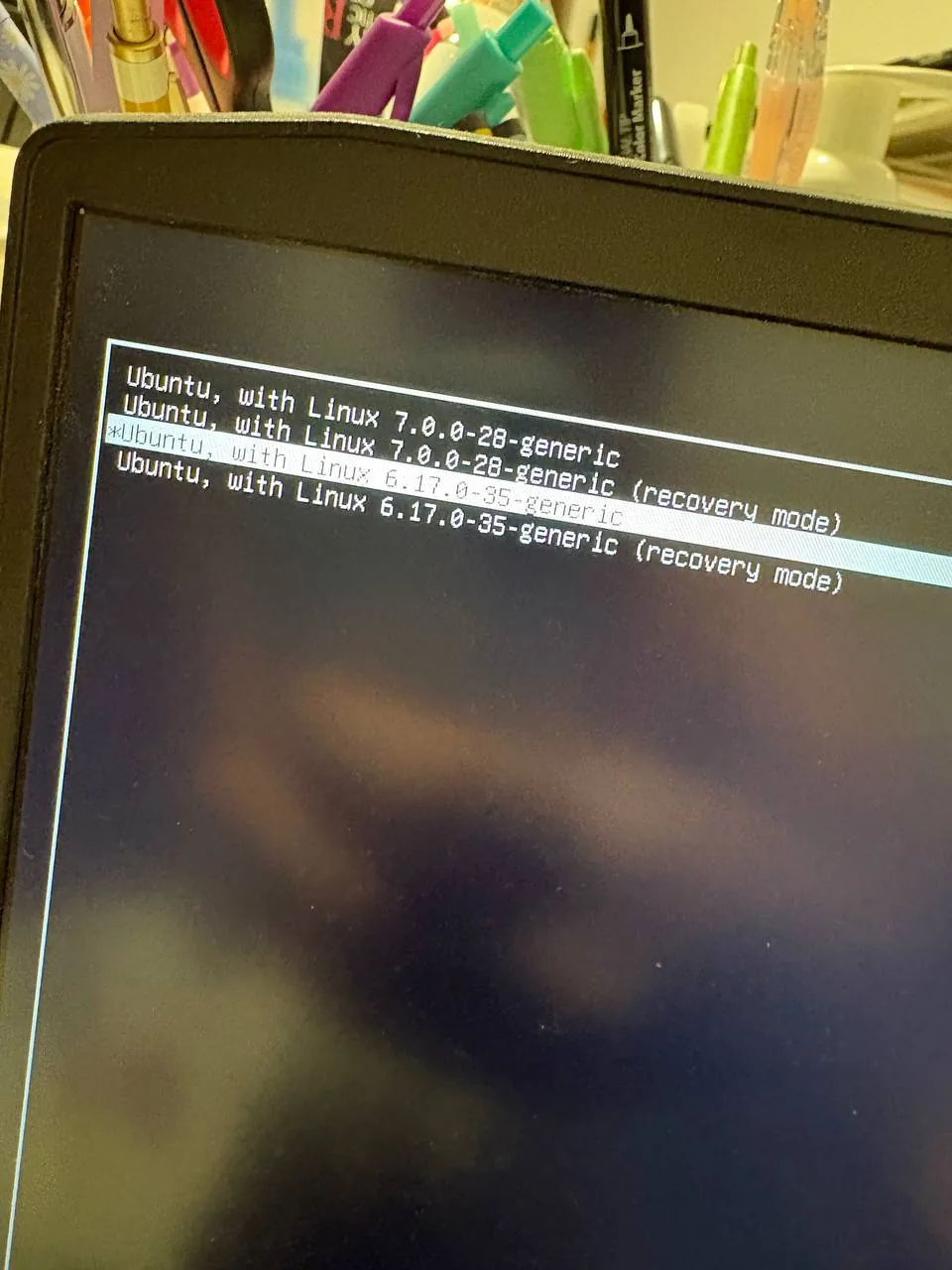 GRUB menu with the previous Ubuntu kernel 6.17.0-35-generic selected below Linux 7.0.0-28-generic